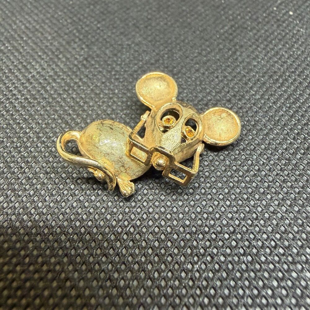 Vintage Avon Mouse Brooch Gold Tone Moveable Glasses Mouse Animal Pin Jewelry